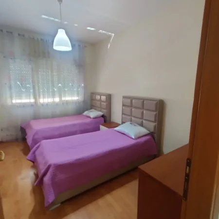 Tirane, jepet me qera apartament 2+1, Kati 3, 100 m² 650 € (KRISTAL CENTER)