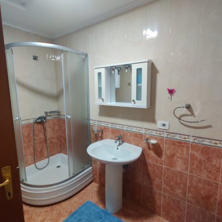 Tirane, jepet me qera apartament 2+1, Kati 3, 100 m² 650 € (KRISTAL CENTER)