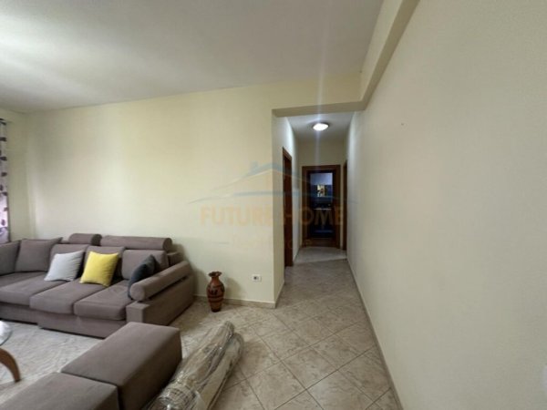 Tirane, jepet me qera apartament 2+1, Kati 3, 100 m² 650 € (Komuna e Parisit)