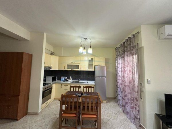 Tirane, jepet me qera apartament 2+1, Kati 3, 100 m² 650 € (Komuna e Parisit)