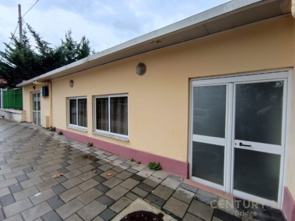 Tirane, jepet me qera ambjent biznesi , , 42 m² 350 € (ish tregu ushqimor)