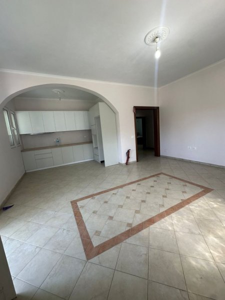 Tirane, jepet me qera apartament 3+1+Ballkon, Kati 2, 120 m² 400 € (Rruga Jahja Ballhysa)