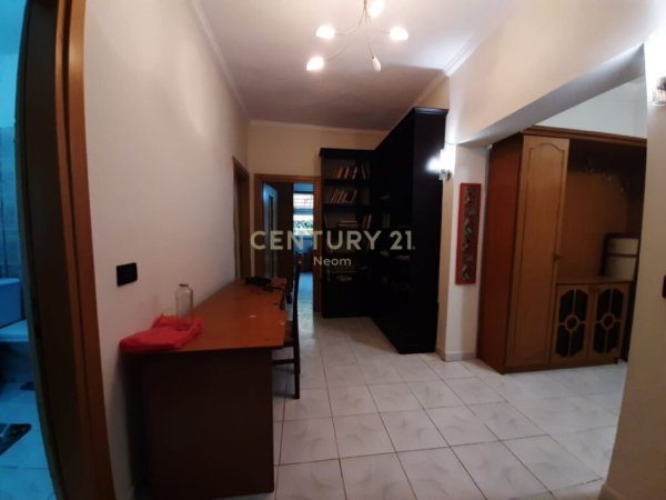 Tirane, jepet me qera apartament 2+1, Kati 1, 80 m² 500 € (hoxha tahsim)