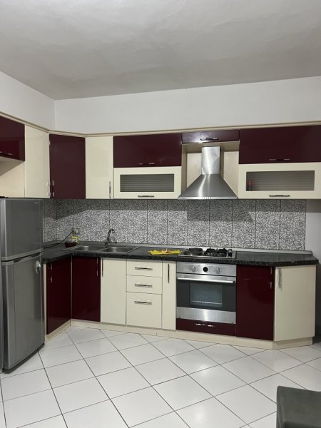 Tirane, jepet me qera apartament 2+1+Ballkon, Kati 8, 115 m² 420 € (Rruga mikel maruli)