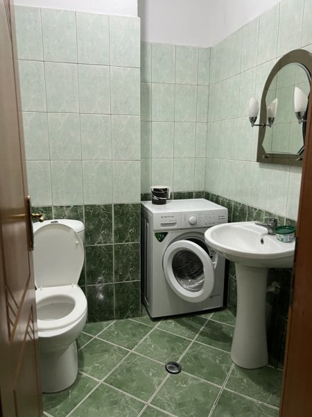 Tirane, jepet me qera apartament 2+1+Ballkon, Kati 8, 115 m² 450 € (Rruga mikel maruli)