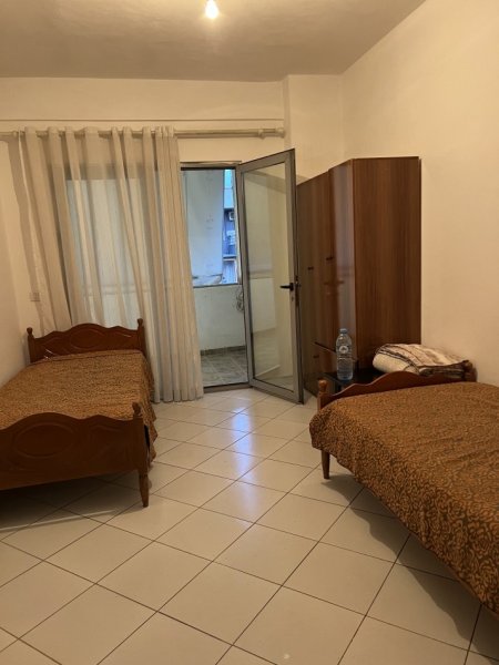 Tirane, jepet me qera apartament 2+1+Ballkon, Kati 8, 115 m² 420 € (Rruga mikel maruli)