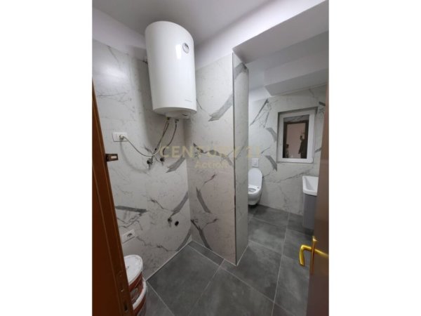 Tirane, jepet me qera apartament 2+1, Kati 2, 600 m² (21 dhjetori)