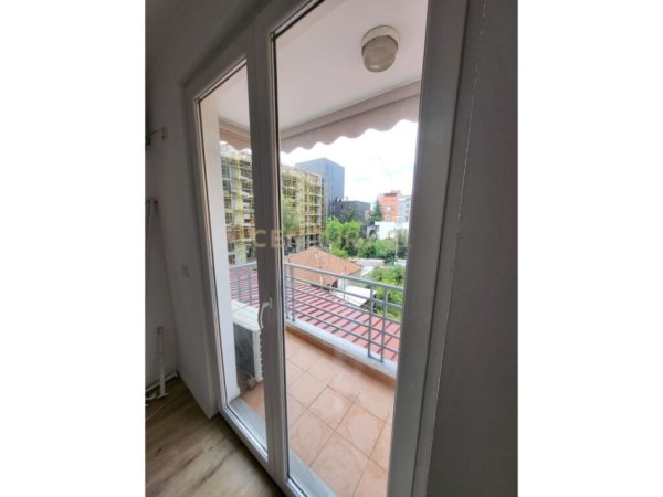 Tirane, jepet me qera apartament 2+1, Kati 2, 600 m² (21 dhjetori)