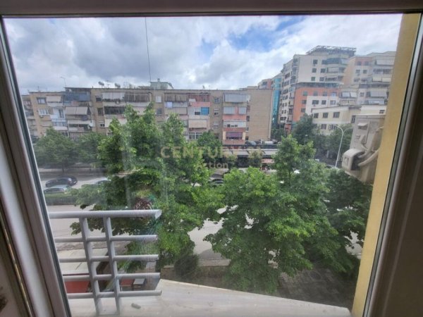 Tirane, jepet me qera apartament 2+1, Kati 2, 600 m² (21 dhjetori)