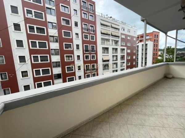 Tirane, jepet me qera apartament 1+1+Aneks+Ballkon, Kati 4, 67 m² 550 € (rruga marko bocari liqeni i tiranes)