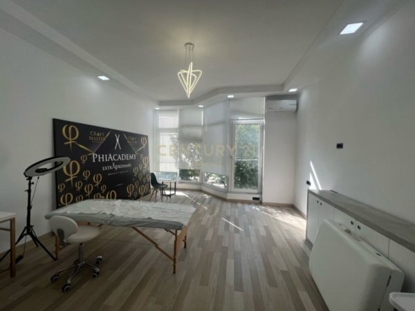 Tirane, jepet me qera zyre , Kati 1, 30 m² 400 € (21 dhjetori)