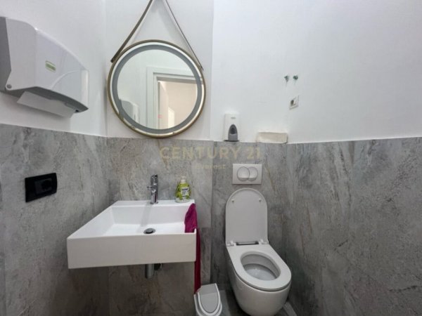 Tirane, jepet me qera zyre , Kati 1, 30 m² 400 € (21 dhjetori)