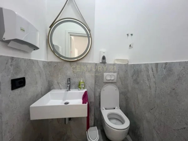 Tirane, jepet me qera zyre , Kati 1, 30 m² 400 € (21 dhjetori)