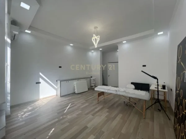 Tirane, jepet me qera zyre , Kati 1, 30 m² 400 € (21 dhjetori)