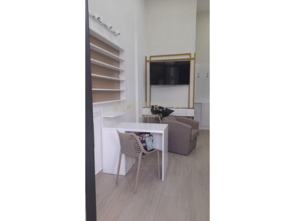 Tirane, jepet me qera dyqan , , 25 m² 260 € (sauk i vjeter)