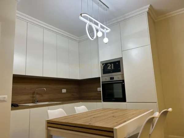 Tirane, jepet me qera apartament 2+1+Aneks+Ballkon, Kati 2, 110 m² 1,200 € (pazari i ri)