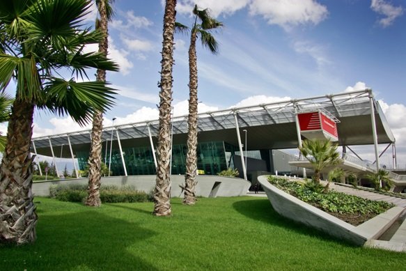 Rinas-Aeroport-Terminal_jashte.jpg
