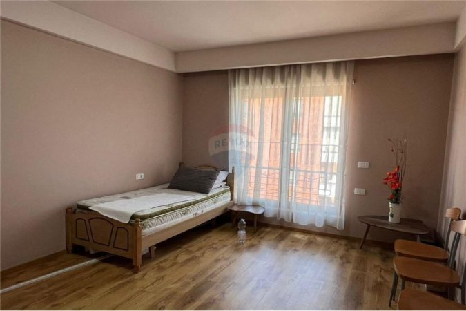 Tirane, jepet me qera apartament 2+1, Kati 6, 122 m² 1,200 € (APARTAMENT 2+1 ME QIRA TE KOMPLEKSI DELIJORGJI)