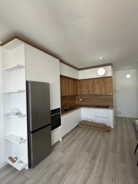 Tirane, jepet me qera apartament 2+1+Ballkon, Kati 7, 85 m² 500 € (RRUGA 3 DESHMORET)