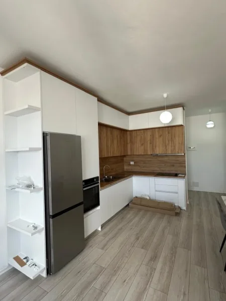 Tirane, jepet me qera apartament 2+1+Ballkon, Kati 7, 85 m² 500 € (RRUGA 3 DESHMORET)
