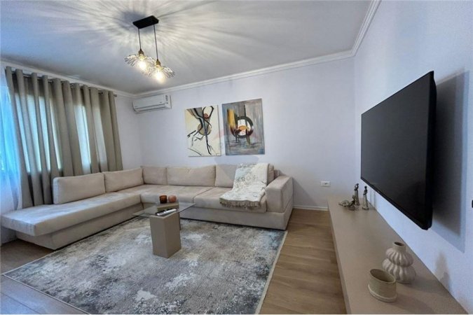 Tirane, shitet apartament 1+1, Kati 4, 56 m² 129,000 € (tregu elektrik)