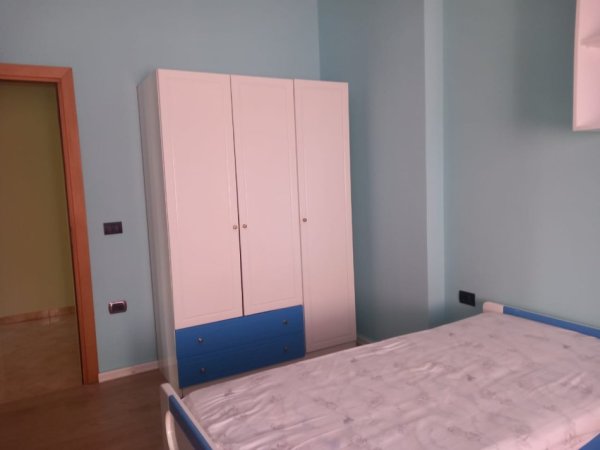 Tirane, jepet me qera apartament 3+1, Kati 1, 120 m² 380 € (Yzberisht)