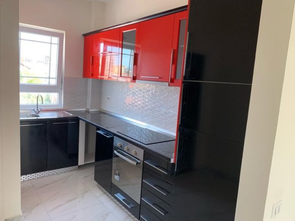 Tirane, jepet me qera apartament 1+1, Kati 4, 85 m² 320 € (5 Maj)