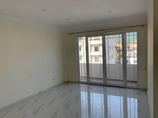 Tirane, jepet me qera apartament 1+1, Kati 4, 85 m² 320 € (5 Maj)