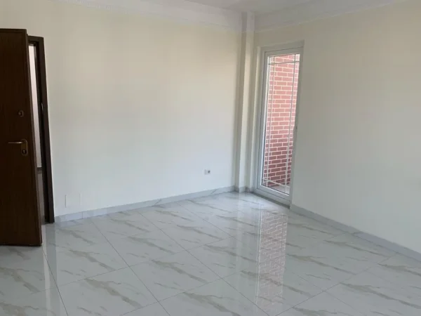 Tirane, jepet me qera apartament 1+1, Kati 4, 85 m² 320 € (5 Maj)