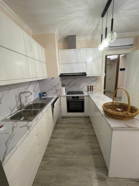 Tirane, jepet me qera apartament 2+1, Kati 5, 111 m² 600 € (UNAZA E RE)