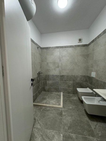 Tirane, shitet 3+1, Kati 4, 133 m² 170,000 € (Kompleksi Grand Gallery , Yzberisht)