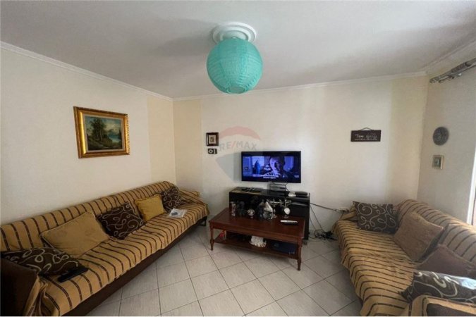 Tirane, shitet apartament 1+1, Kati 5, 60 m² 86,000 € (Apartament ne shitje 1+1)