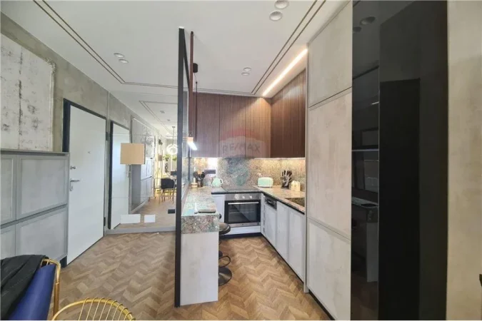 Tirane, jepet me qera apartament 1+1+Ballkon, Kati 10, 78 m² 1,000 € (Rruga e Kavajes)