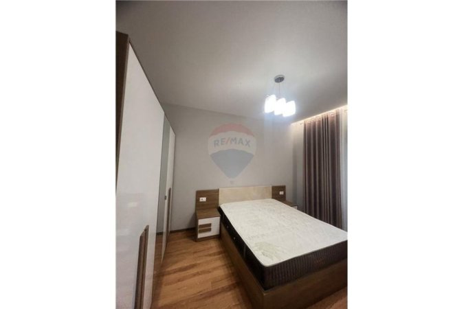 Shqiperi, jepet me qera apartament 1+1+Ballkon, Kati 5, 76 m² 650 € (Rruga e Kavajes)