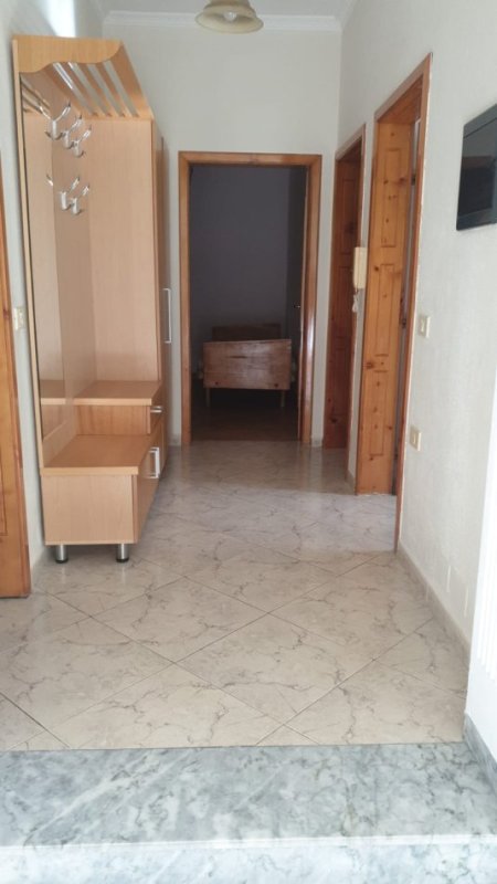 Tirane, jepet me qera Vile 3+1+Ballkon, Kati 1, 100 m² 350 € (Rruga Hasan Meniku)