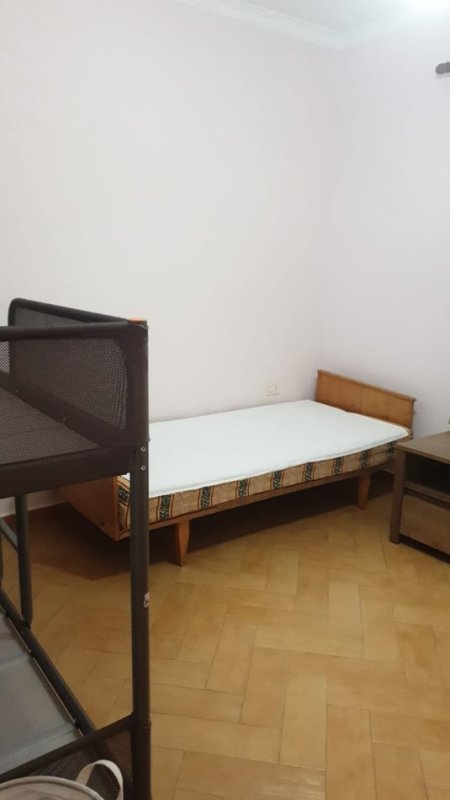 Tirane, jepet me qera Vile 3+1+Ballkon, Kati 1, 100 m² 350 € (Rruga Hasan Meniku)