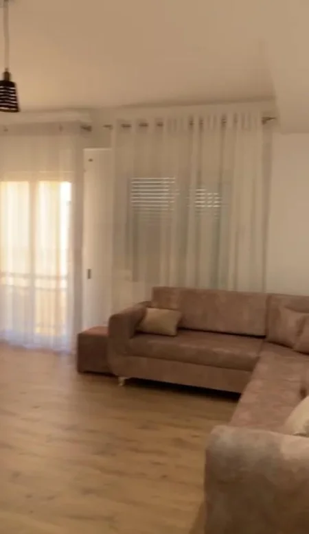 Tirane, jepet me qera apartament 1+1, Kati 5, 45 m² 350 € (Fresk)