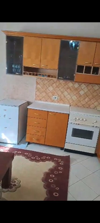 Tirane, jepet me qera shtepi 1+1, Kati 1, 60 m² 300 € (Ish Fusha Aviacionit)