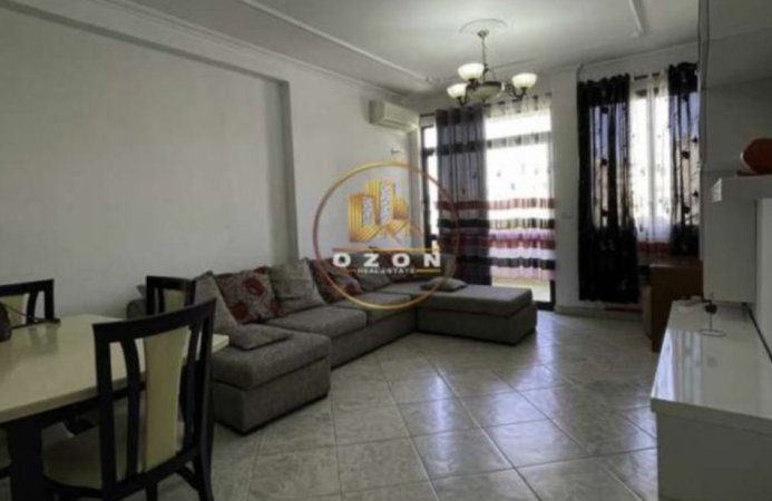 Tirane, ndarje qeraje me vajze apartament 2+1+Ballkon, Kati 5, 105 m² 500 € (21 dhjetori)