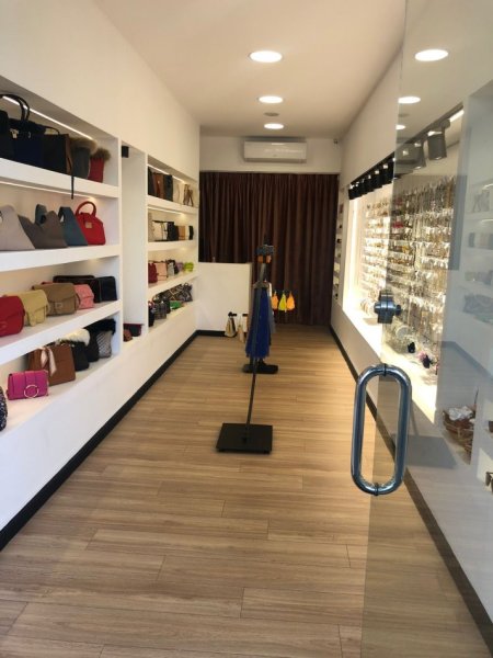 TIRANE, jepet me qera dyqan , , 30 m² 1,200 € (STADIUMI DINAMO)