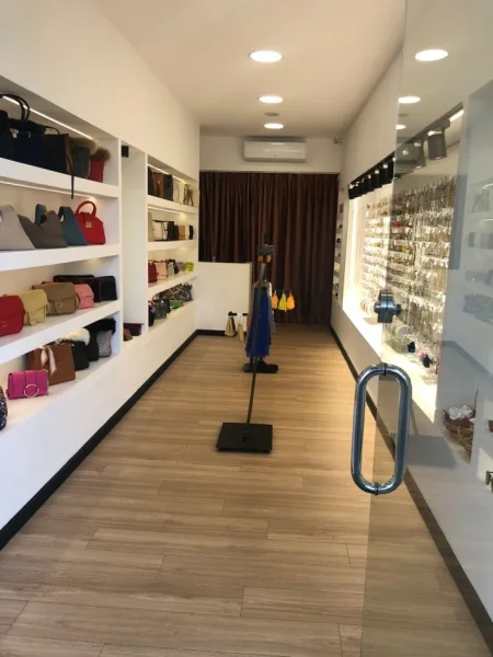 TIRANE, jepet me qera dyqan , , 30 m² 1,200 € (STADIUMI DINAMO)