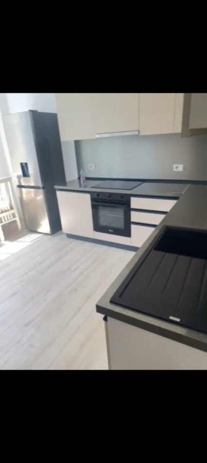 Tirane, jepet me qera ambjent biznesi , Kati 5, 105 m² 900 € (Ish Ekspozita)