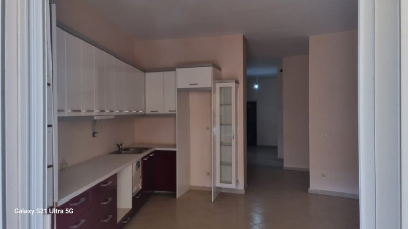 Sarande, shitet apartament 2+1+Aneks+Ballkon, Kati 3, 127 m² 127,000 € (Prane stadiumit)