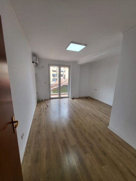 Tirane, jepet me qera apartament 2+1, Kati 3, 105 m² 600 € (Don Bosko)