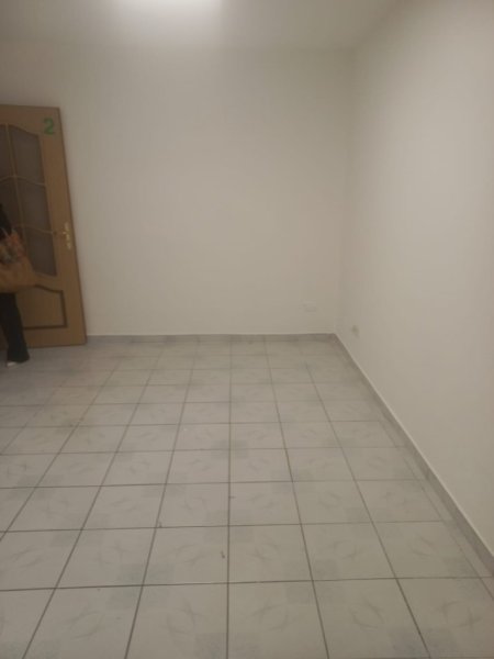 Tirane, jepet me qera zyre , Kati 2, 90 m² 600 € (Sheshi Willson)