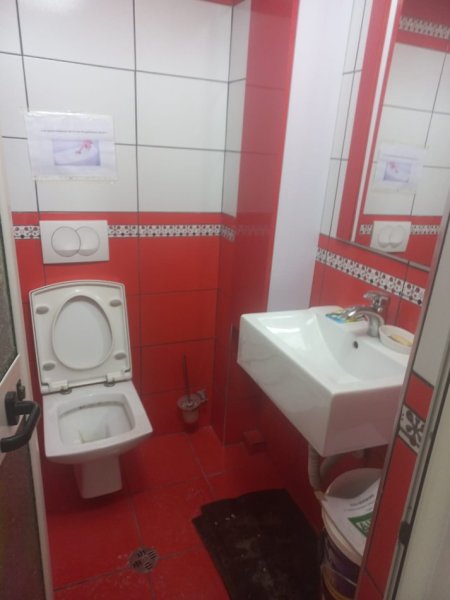 Tirane, jepet me qera zyre , Kati 2, 90 m² 600 € (Sheshi Willson)