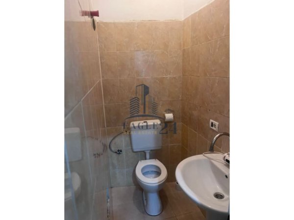 Tirane, jepet me qera ambjent biznesi , , 40 m² 400 € (Pran Brrylit)