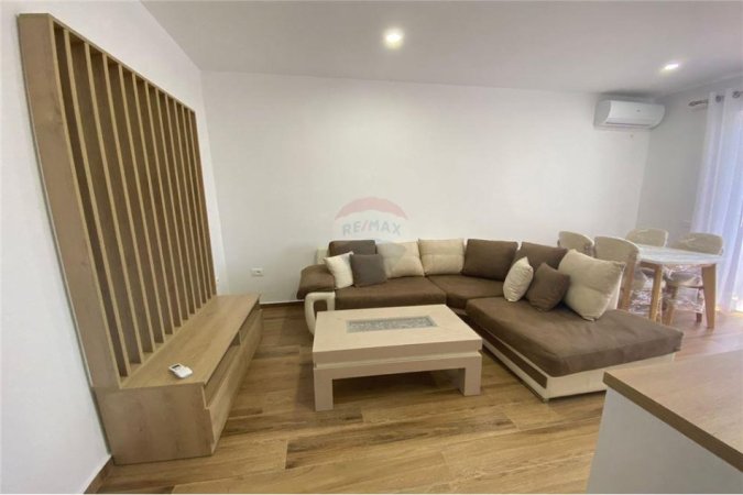 Tirane, jepet me qera apartament 2+1, Kati 4, 70 m² 600 € (Apartament me Qira 2+1 Rruga Kongresi Manastirit)