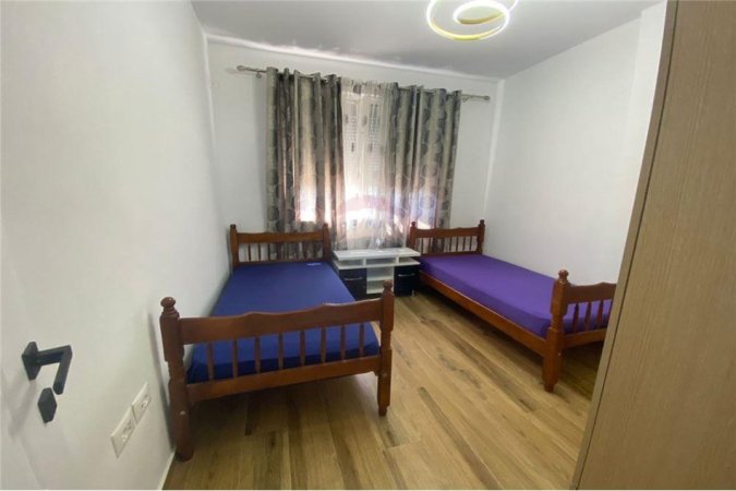 Tirane, jepet me qera apartament 2+1, Kati 4, 70 m² 600 € (Apartament me Qira 2+1 Rruga Kongresi Manastirit)