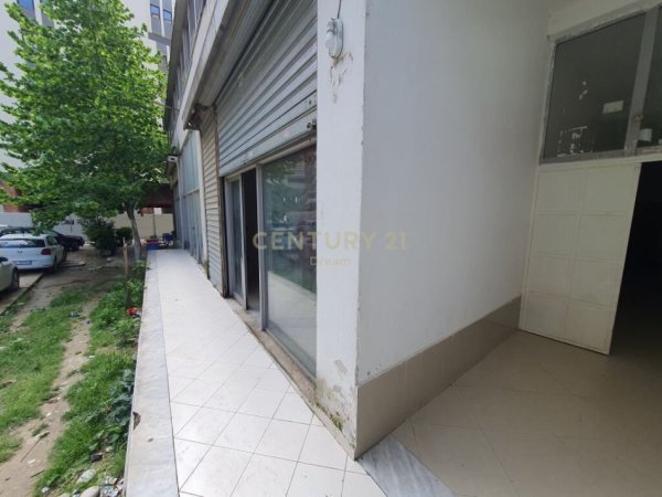 Tirane, shitet ambjent biznesi , , 44 m² 88,000 € (Shitet Ambient Komercial ne Astir!!)